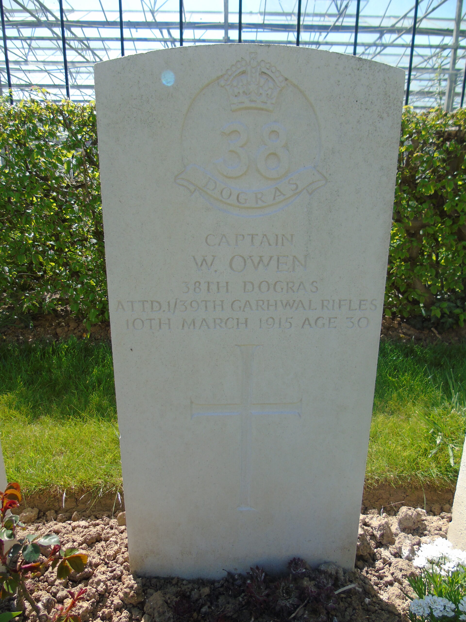 The grave of Captain Wynne Owen, 38th Dogras attached 1st/39th Garhwal Rifles at Laventie Military Cemetery, 2023